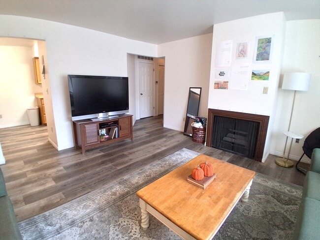 Building Photo - 659 700 E