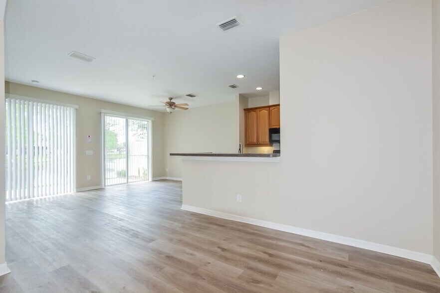 Building Photo - 567 Pinebranch Cir