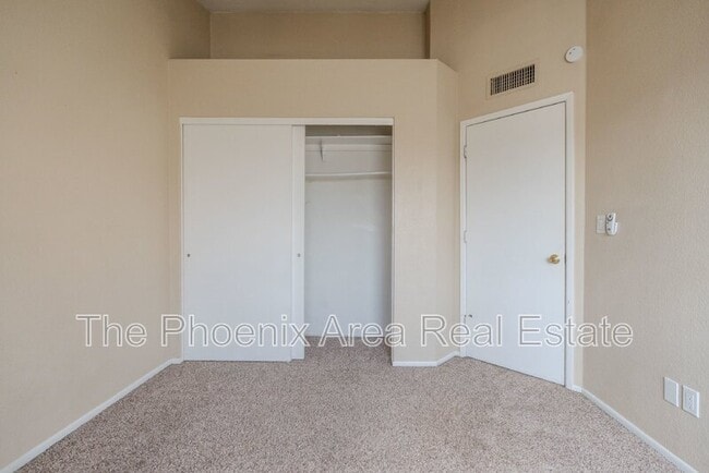 Building Photo - 2985 N Oregon St