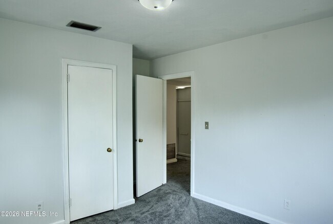 Building Photo - 1370 Labelle St