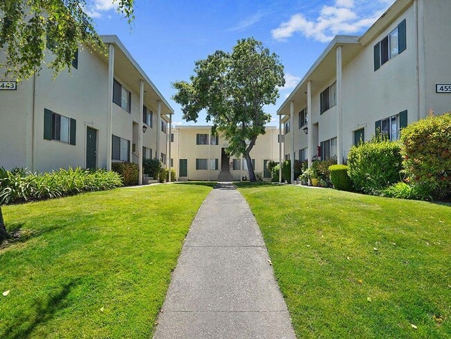 Building Photo - Colonial Garden Apartments
