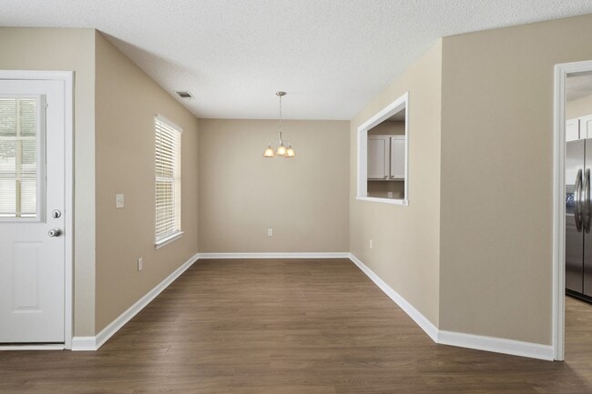 Building Photo - 1014 Towne Pk E Dr