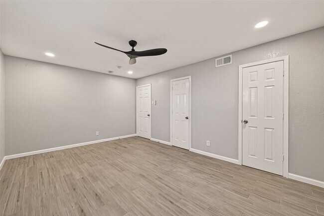 Building Photo - 4955 Wigton Dr