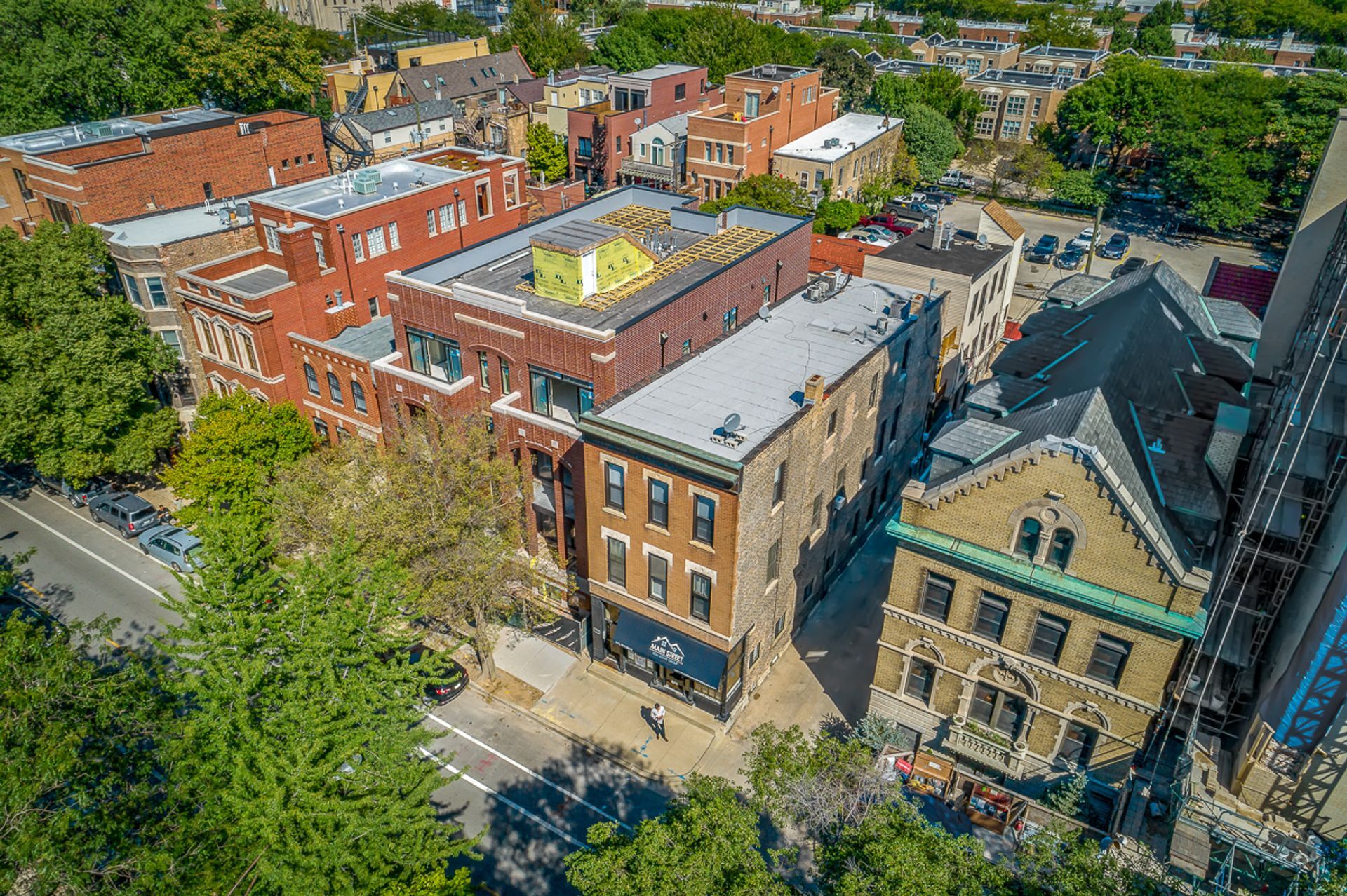 Building Photo - 2318 N Southport Ave