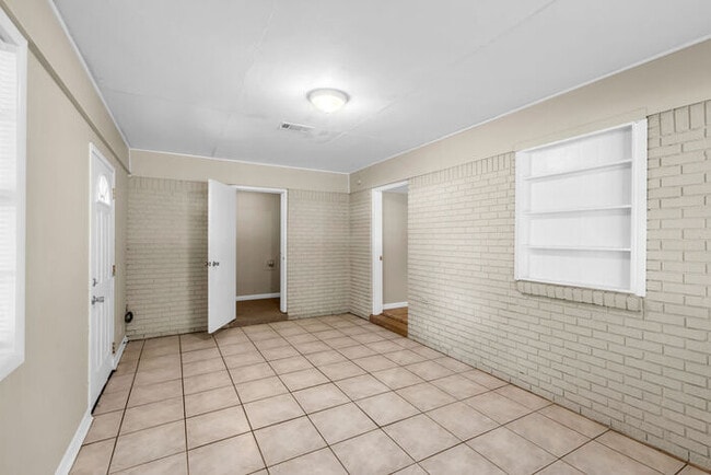 Building Photo - 2126 31st St