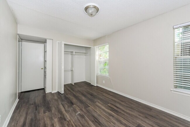 Building Photo - 7913 Limerick Ln