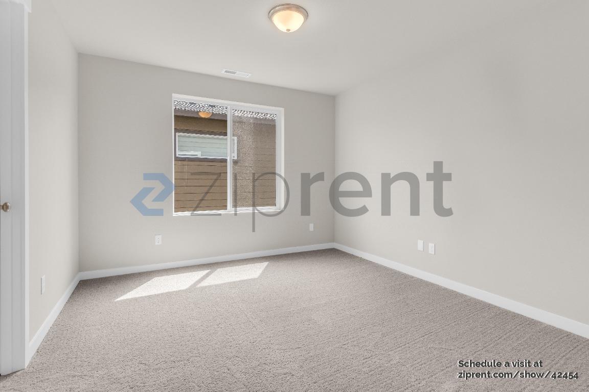 Building Photo - 8166 SE Orion Ln