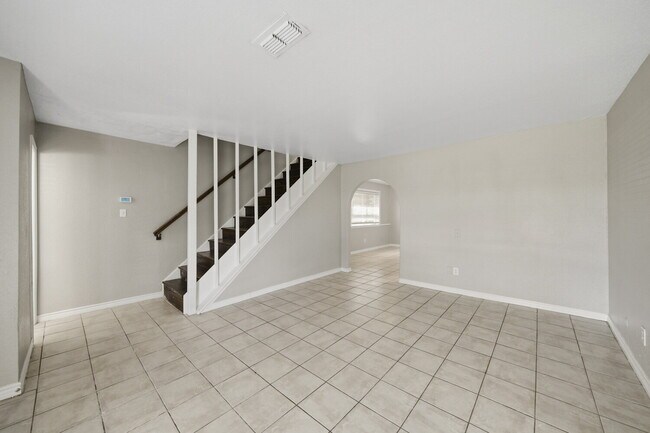 Building Photo - Updated Two-Story Duplex in Pearland with Yard Care Included