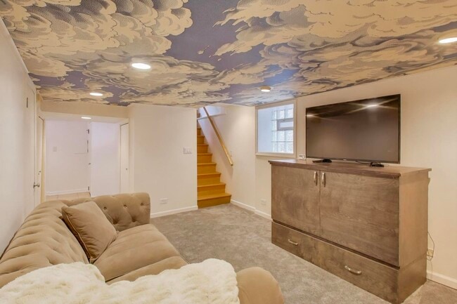 Building Photo - 3536 N Marshfield Ave