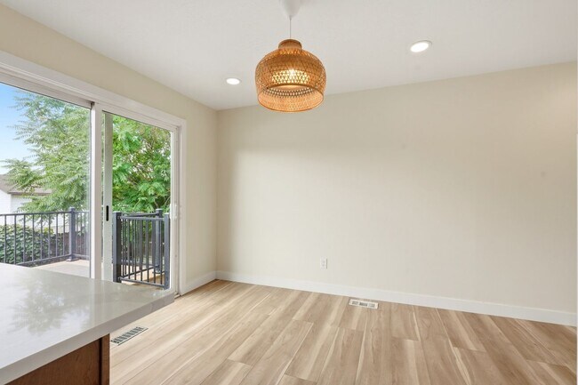 Building Photo - 666 W 725 N
