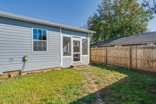 Building Photo - 1411 10th Ave N