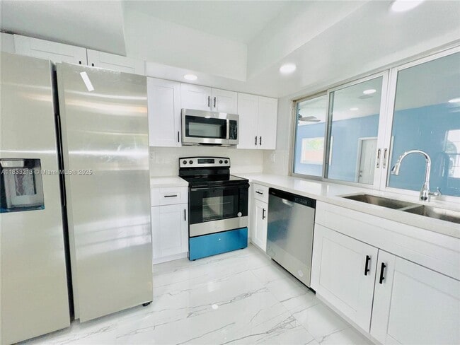 Building Photo - 4971 SW 7th Ct