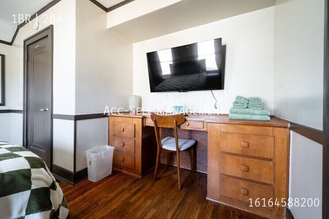 Building Photo - 1038 Crosby St NW