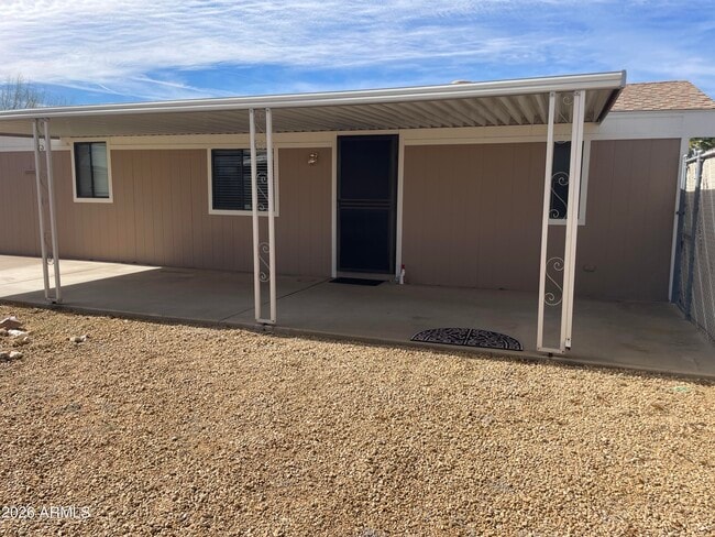 Building Photo - 415 E Villa Theresa Dr