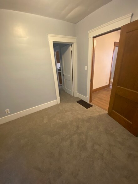 Building Photo - 1320 W 7th St