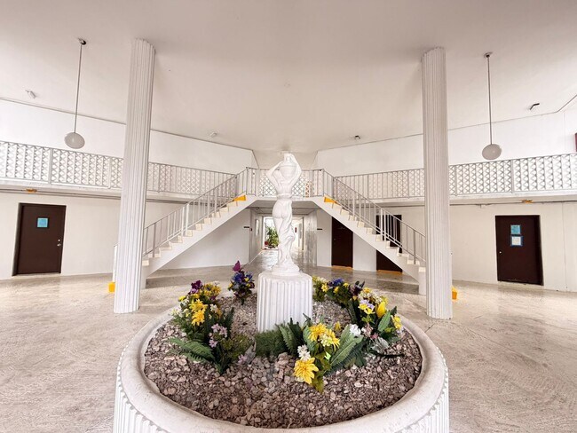 Building Photo - Two-bedroom apartment for rent in Margate