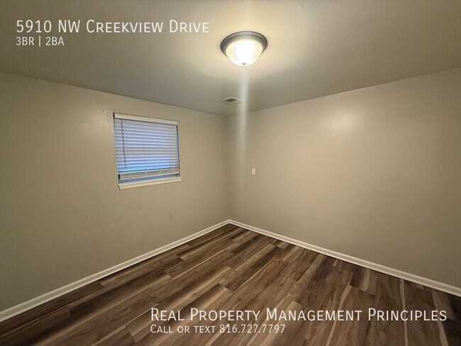 Building Photo - 5910 NW Creekview Drive-