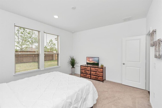 Building Photo - 14455 Cedar Ledge Ln