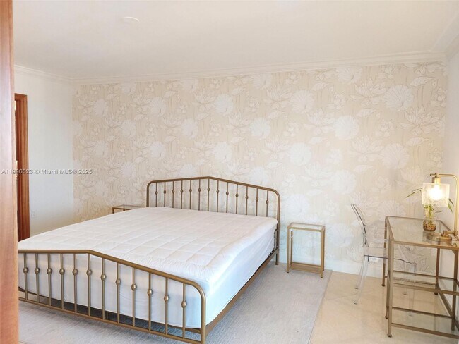 Building Photo - 3375 N Country Club Dr