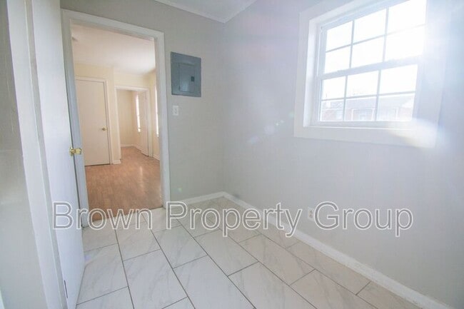 Building Photo - 401 Eva Cir