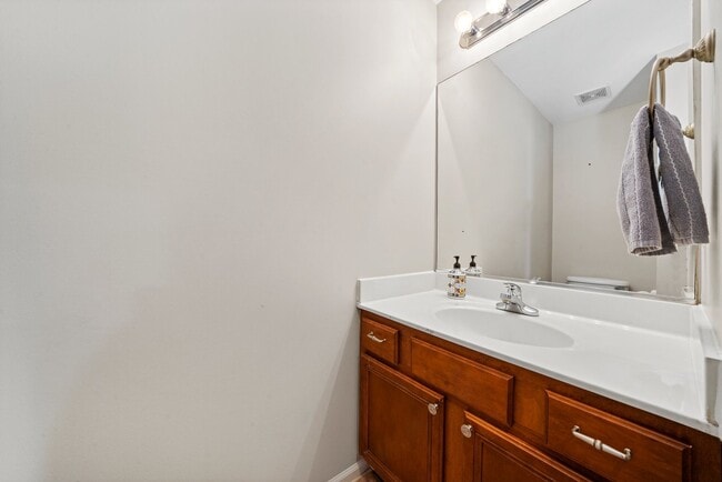 Building Photo - 2933 Saganashkee Ln