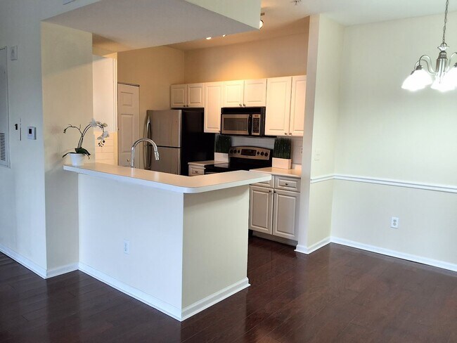 Building Photo - Beautiful WATER VIEW 3 bedroom, 2 bathroom...