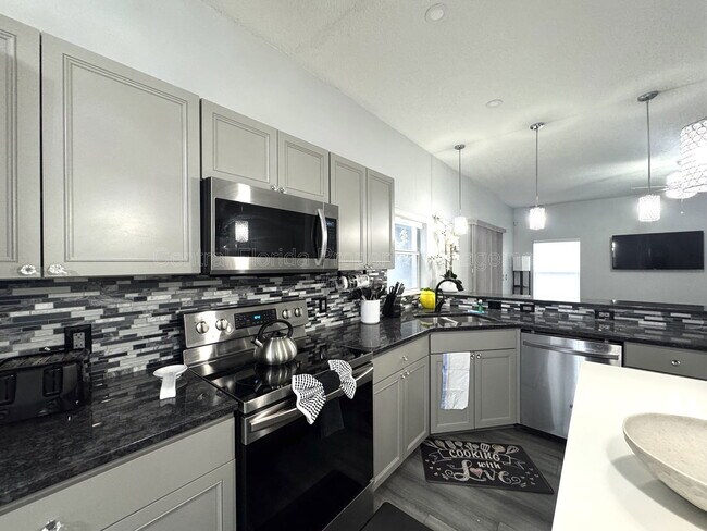 Building Photo - 736 Kildrummy Dr