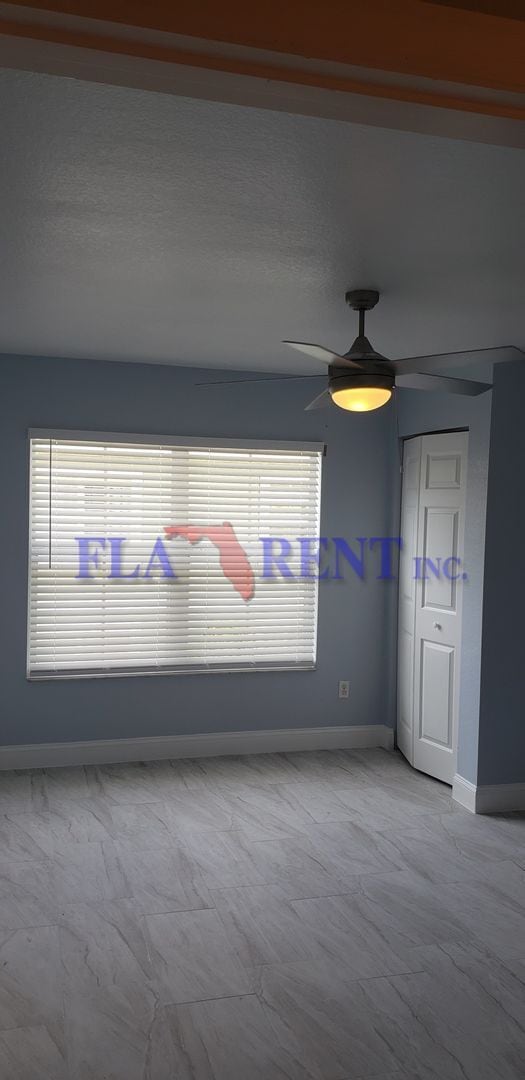 Building Photo - 4 BR / 3 FULL BATH (INCLUDES 2 MASTERS) 2 STORY (NEAR DISNEY!) GATED COMMUNITY WITH COMMUNITY POO...