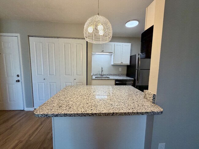 Building Photo - 1128 Southwood Dr