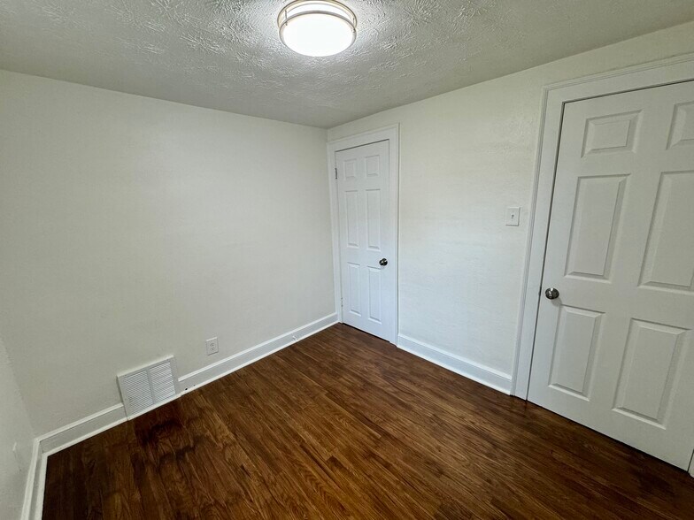 3 bedroom - 1387 Ivydale Ave SW