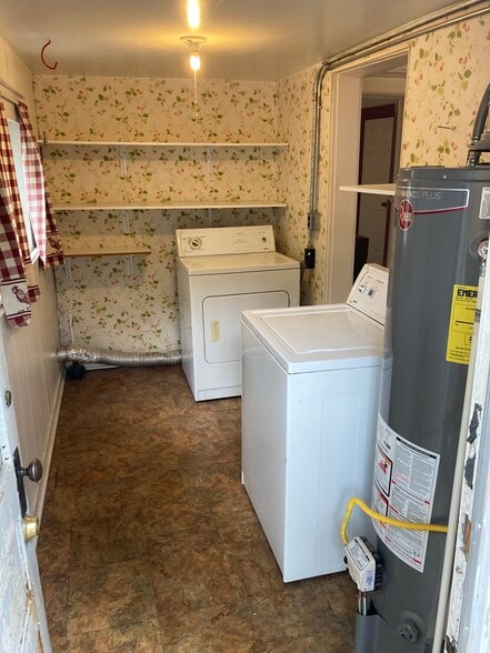 Laundry room (view from back door) - 120 N Chestnut St