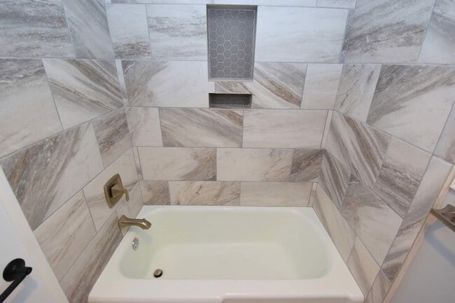 Building Photo - 10802 Meadow Lake Ln