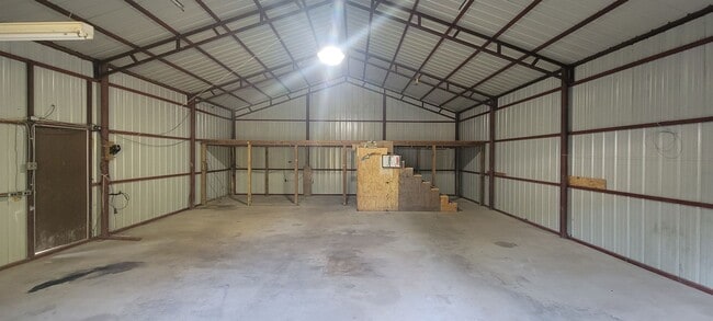 Building Photo - Country Oasis Studio with Carport