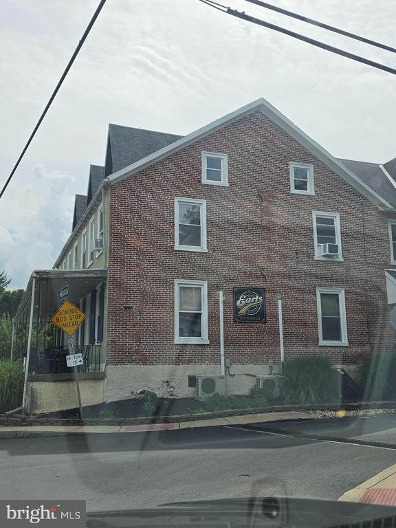 Building Photo - 254 Main St N
