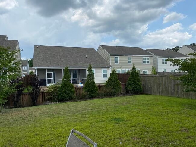 Building Photo - 9824 English Elm St