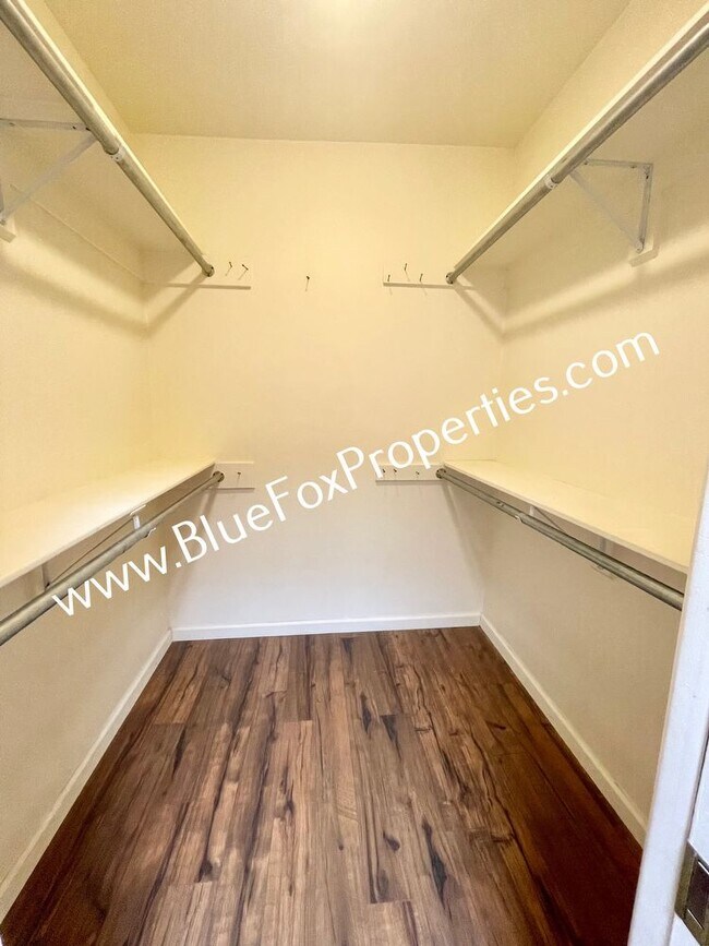 Building Photo - 2898 E Weymouth Cir