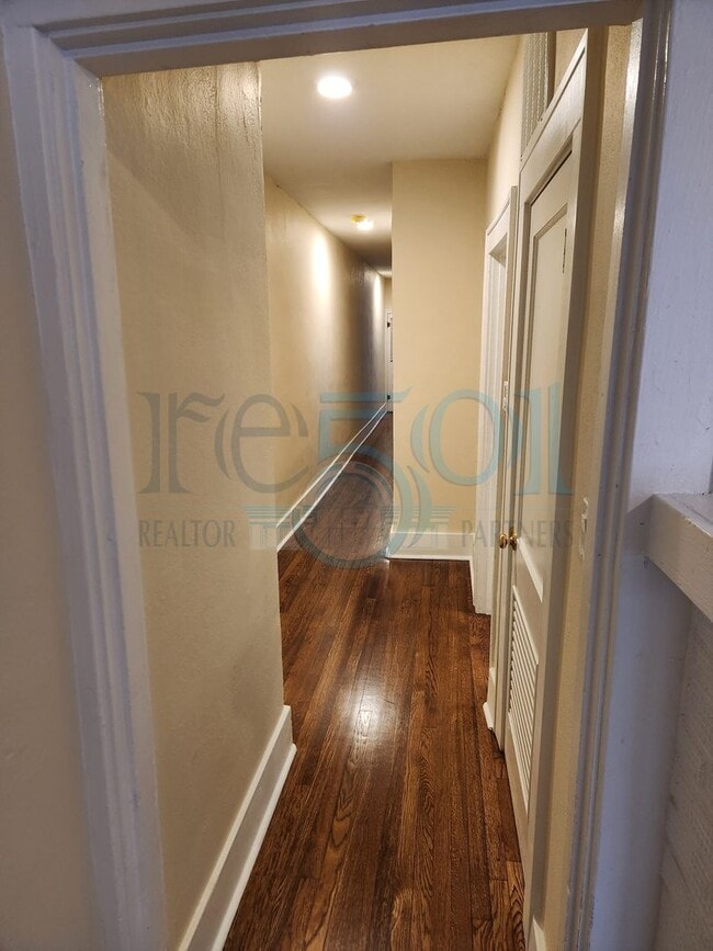 Building Photo - New Downtown Condo Feel With the Hillcrest Vibe!