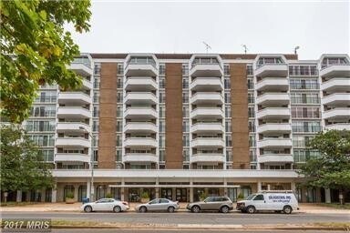 Building Photo - Renovated 1BR, 1BA + Garage Space. 2 Block...
