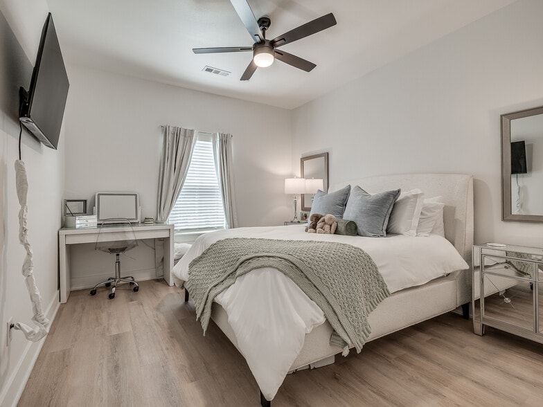 Building Photo - Henderson Townhomes