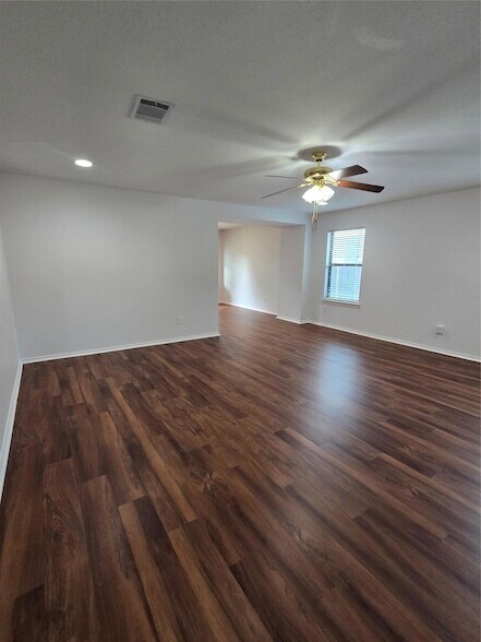 Building Photo - 1124 Hyde Park Dr