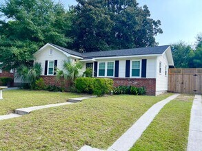 Building Photo - Two Bed, One Bath Home near Daffin Park