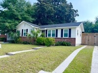 Building Photo - Two Bed, One Bath Home near Daffin Park