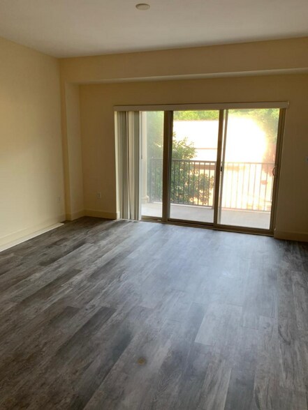 Building Photo - 200 River Vista Drive
