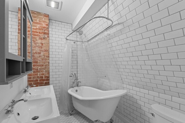 Building Photo - Historic Charm Meets Modern Living – Spacious 6-Bedroom in Prime KC Location! $3900.00