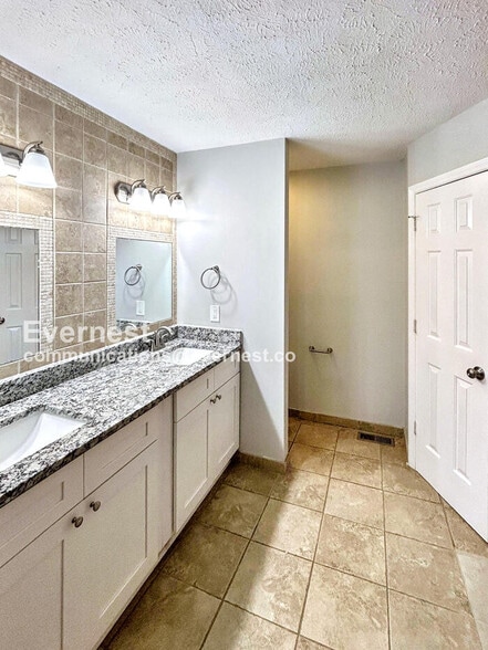 Building Photo - 405 Pleasant Run Rd