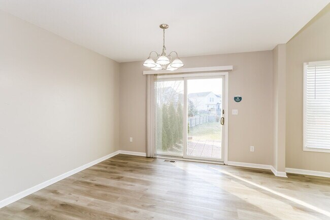 Building Photo - 467 Wheatfield Dr