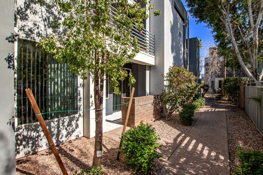 Exterior View - 3633 N 3rd Ave