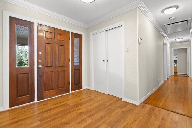 Building Photo - 3641 Deal St