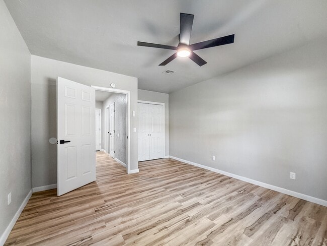 Building Photo - 1702 W Boyd St