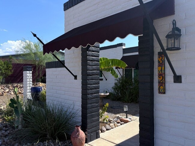 Building Photo - 3720 S Sarnoff Dr
